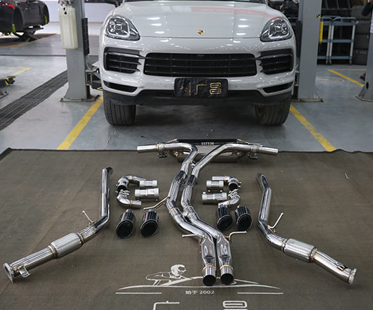 2020款白色保时捷Cayenne Coupe安装KULL运动排气